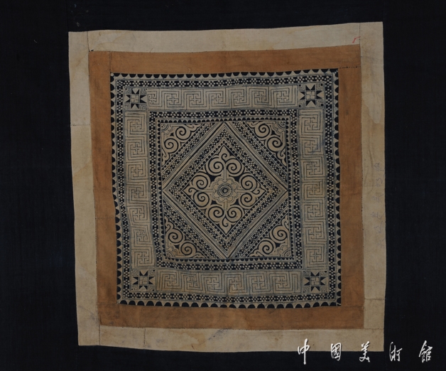 八角回纹蜡染背扇